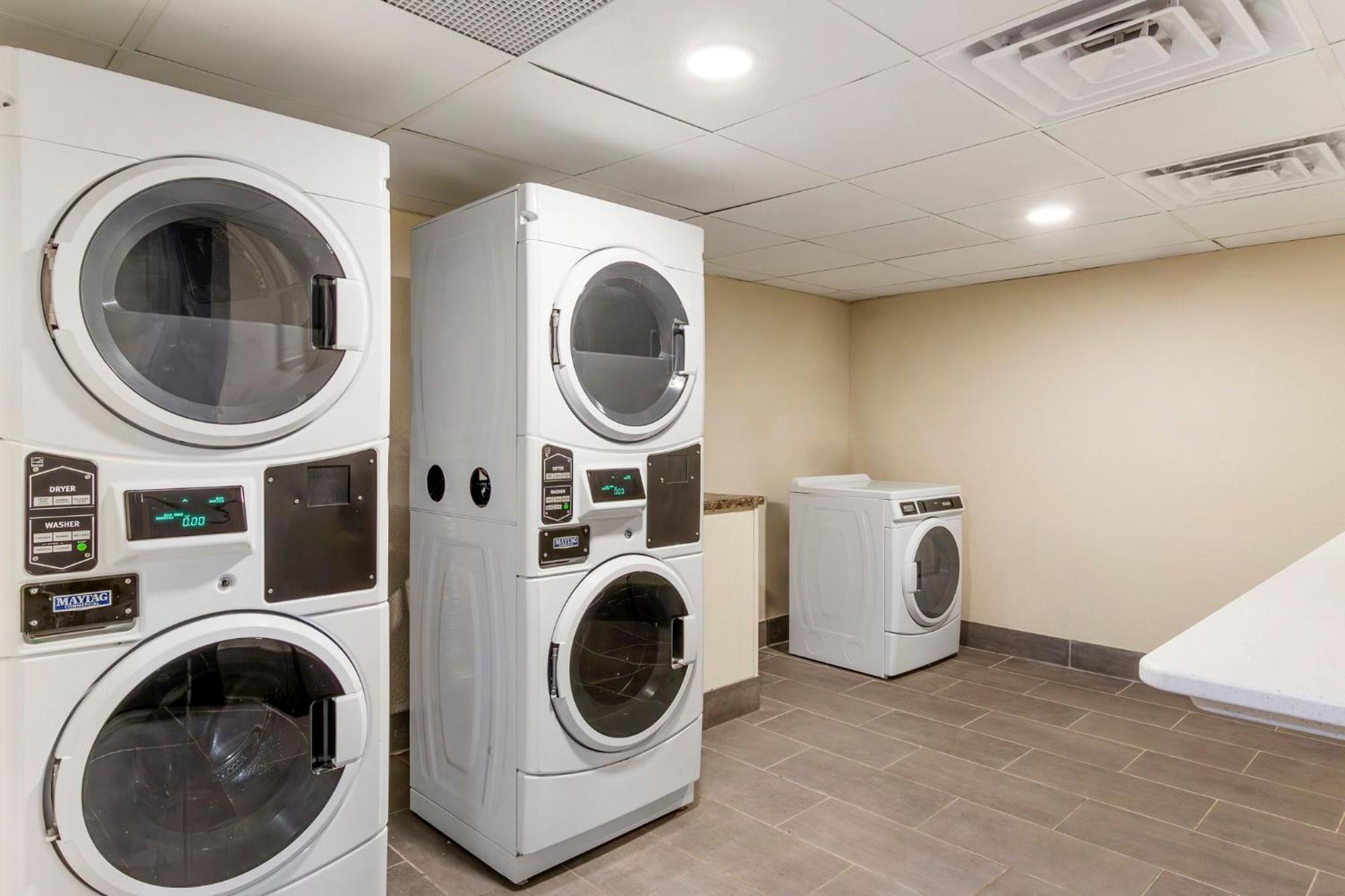 Candlewood Suites - Roanoke Airport Ngoại thất bức ảnh